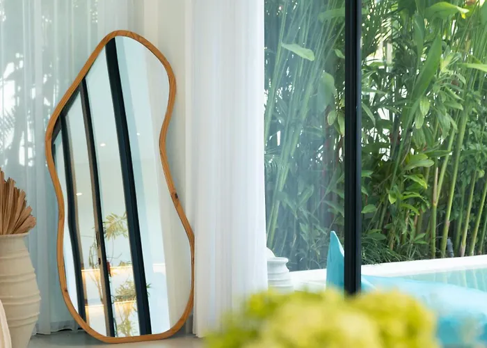 Loona Palm By Finder